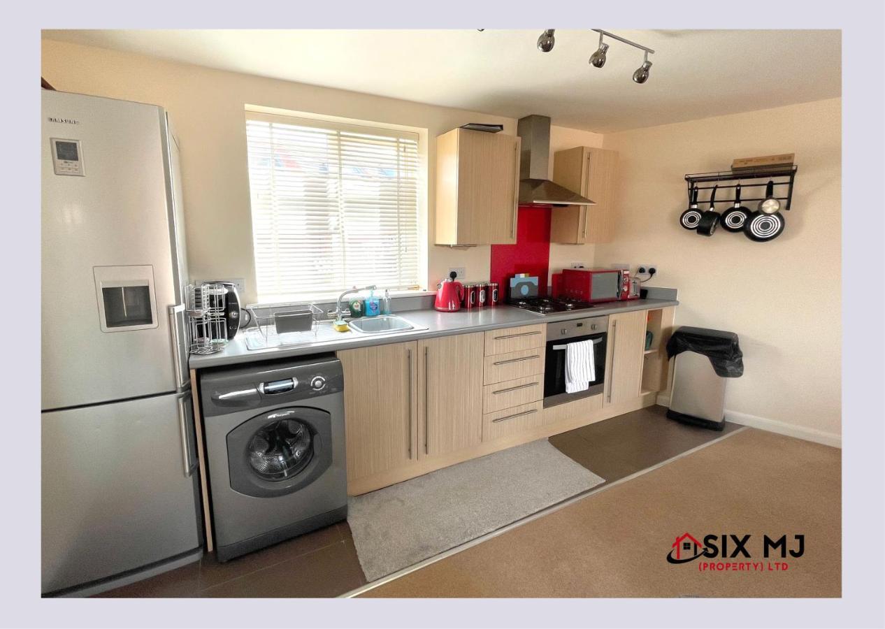 Chichele House, Sleeps 8, Nr Rushden Lakes, Allocated Parking, Corporate Welcome Higham Ferrers Buitenkant foto