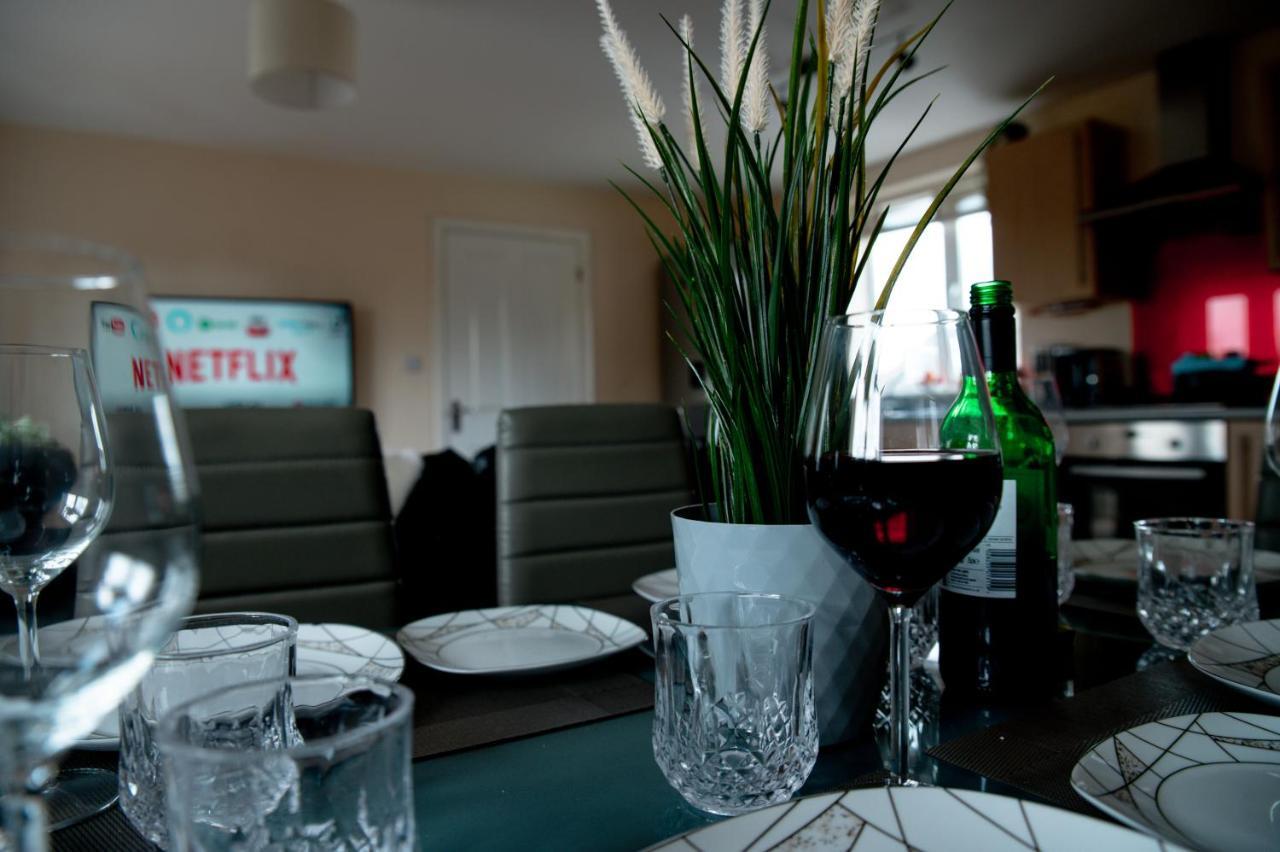 Chichele House, Sleeps 8, Nr Rushden Lakes, Allocated Parking, Corporate Welcome Higham Ferrers Buitenkant foto
