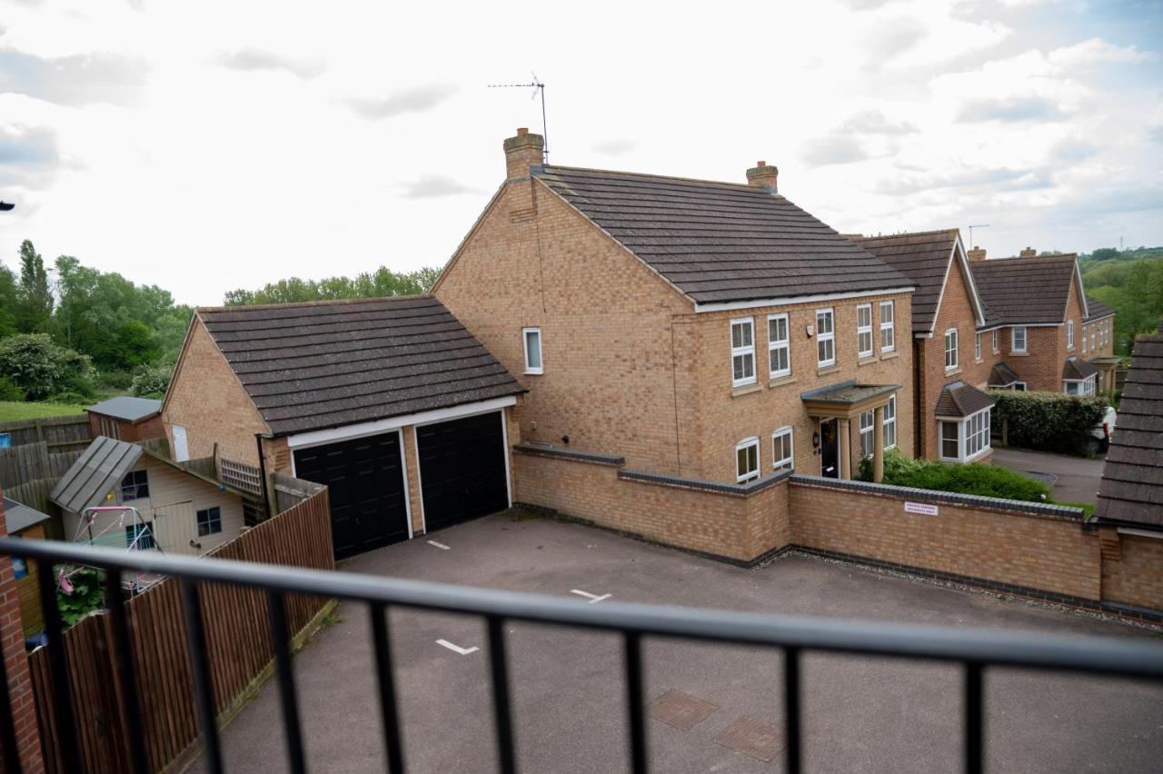 Chichele House, Sleeps 8, Nr Rushden Lakes, Allocated Parking, Corporate Welcome Higham Ferrers Buitenkant foto